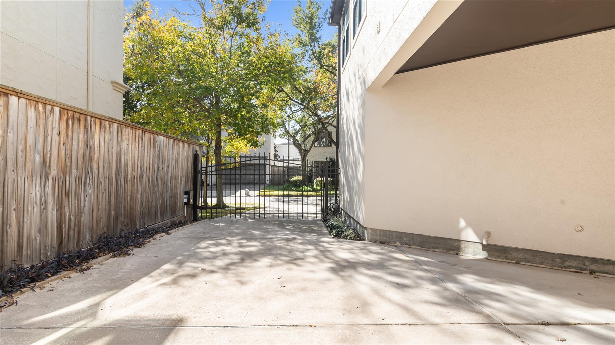 2632 Robinhood Street