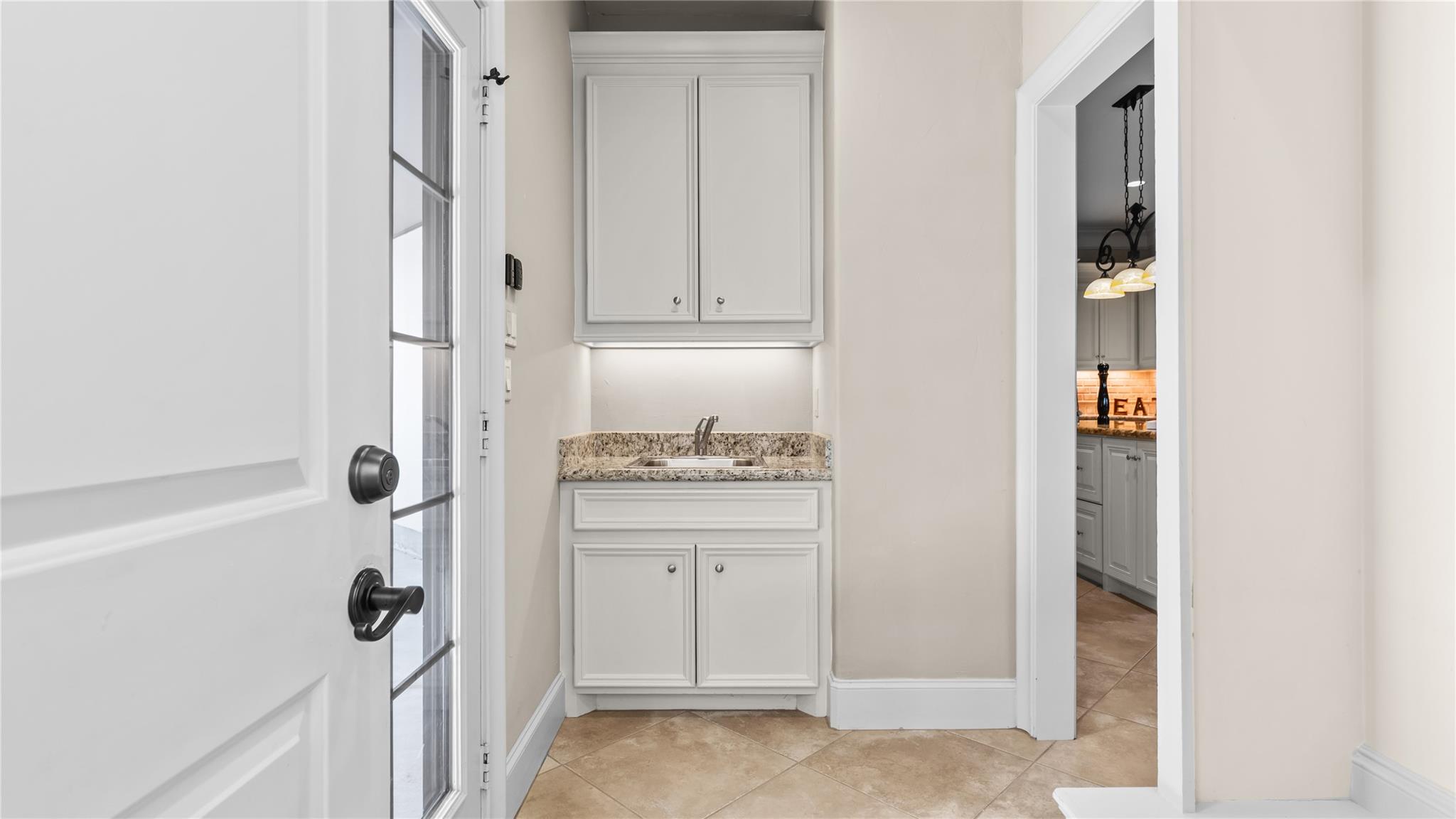 2632 Robinhood Street