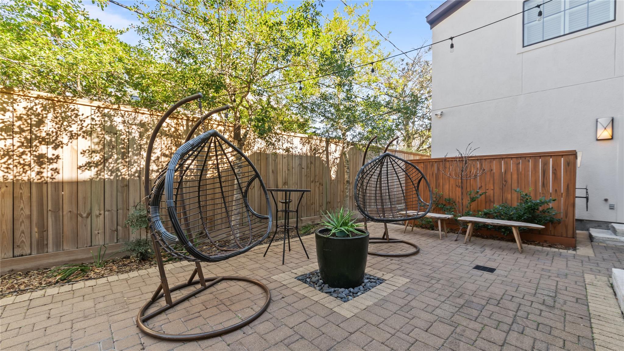 2632 Robinhood Street