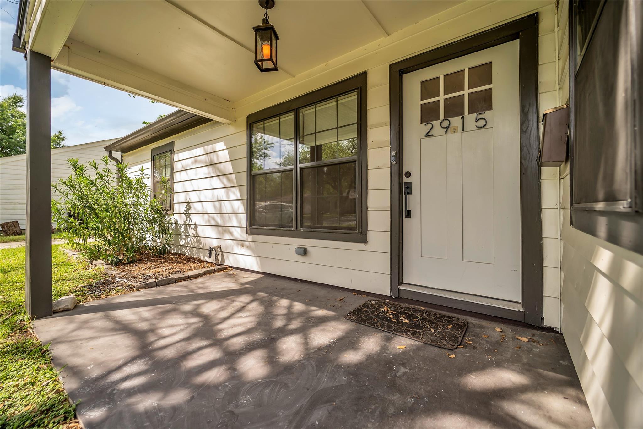 2915 Robertson Street