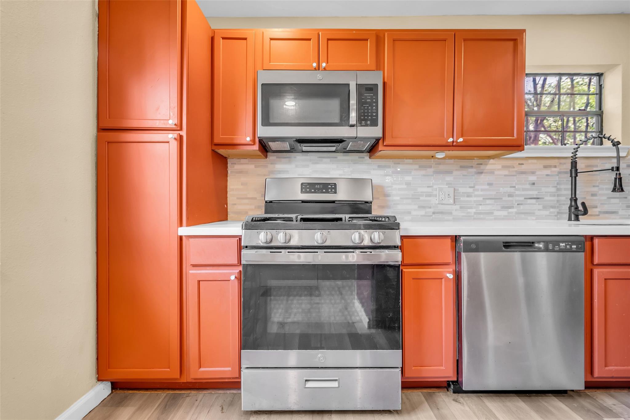 2915 Robertson Street