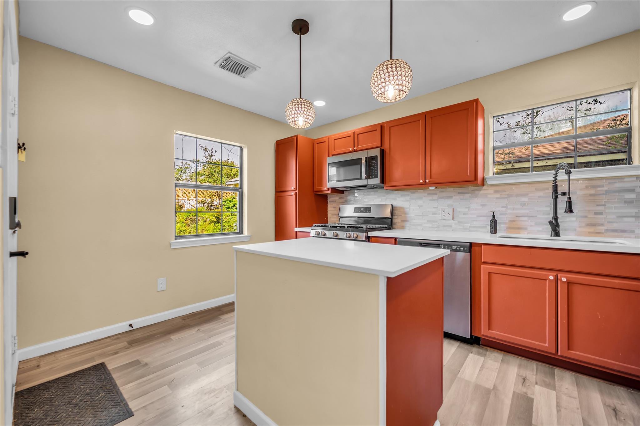 2915 Robertson Street