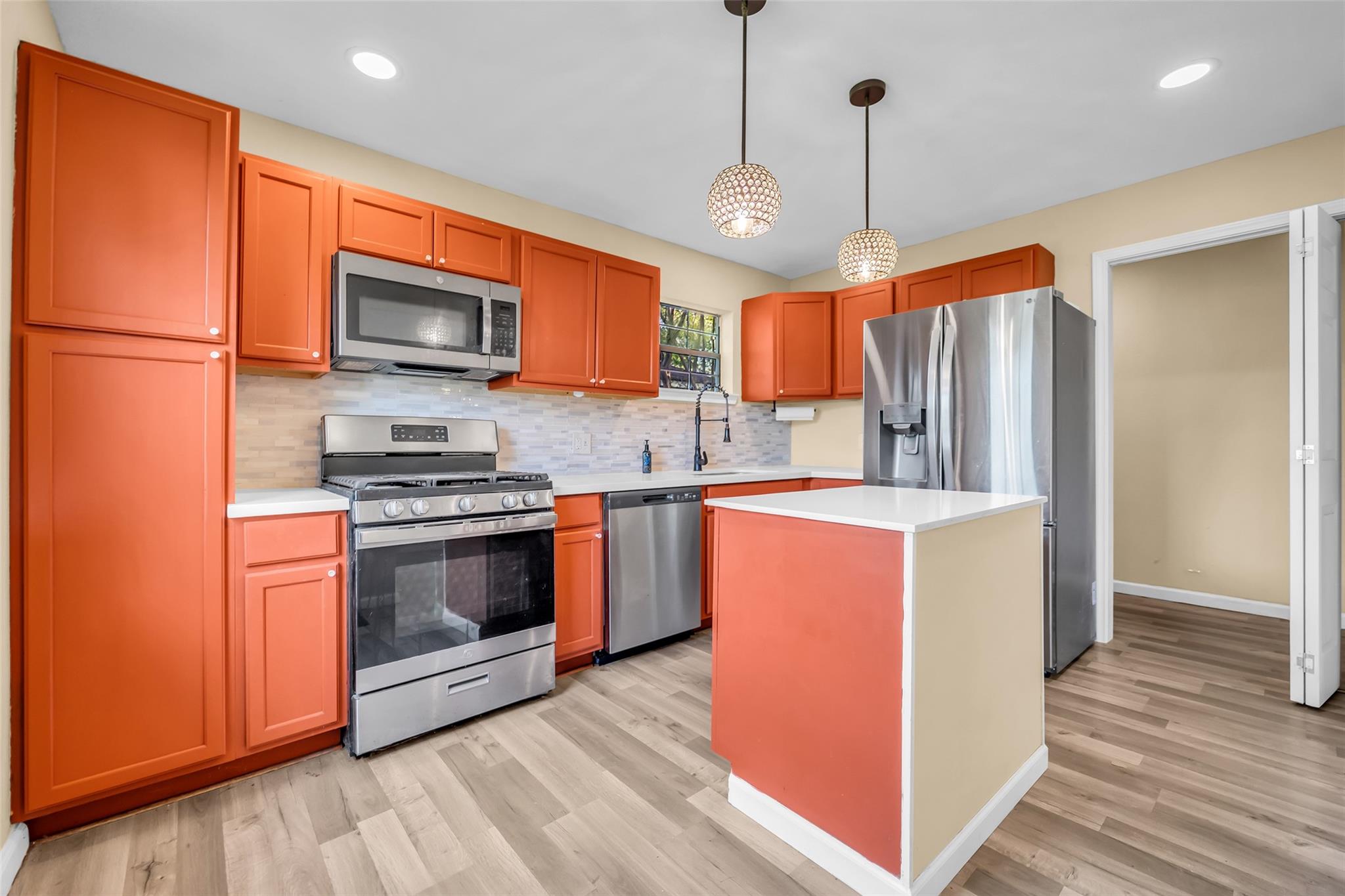 2915 Robertson Street