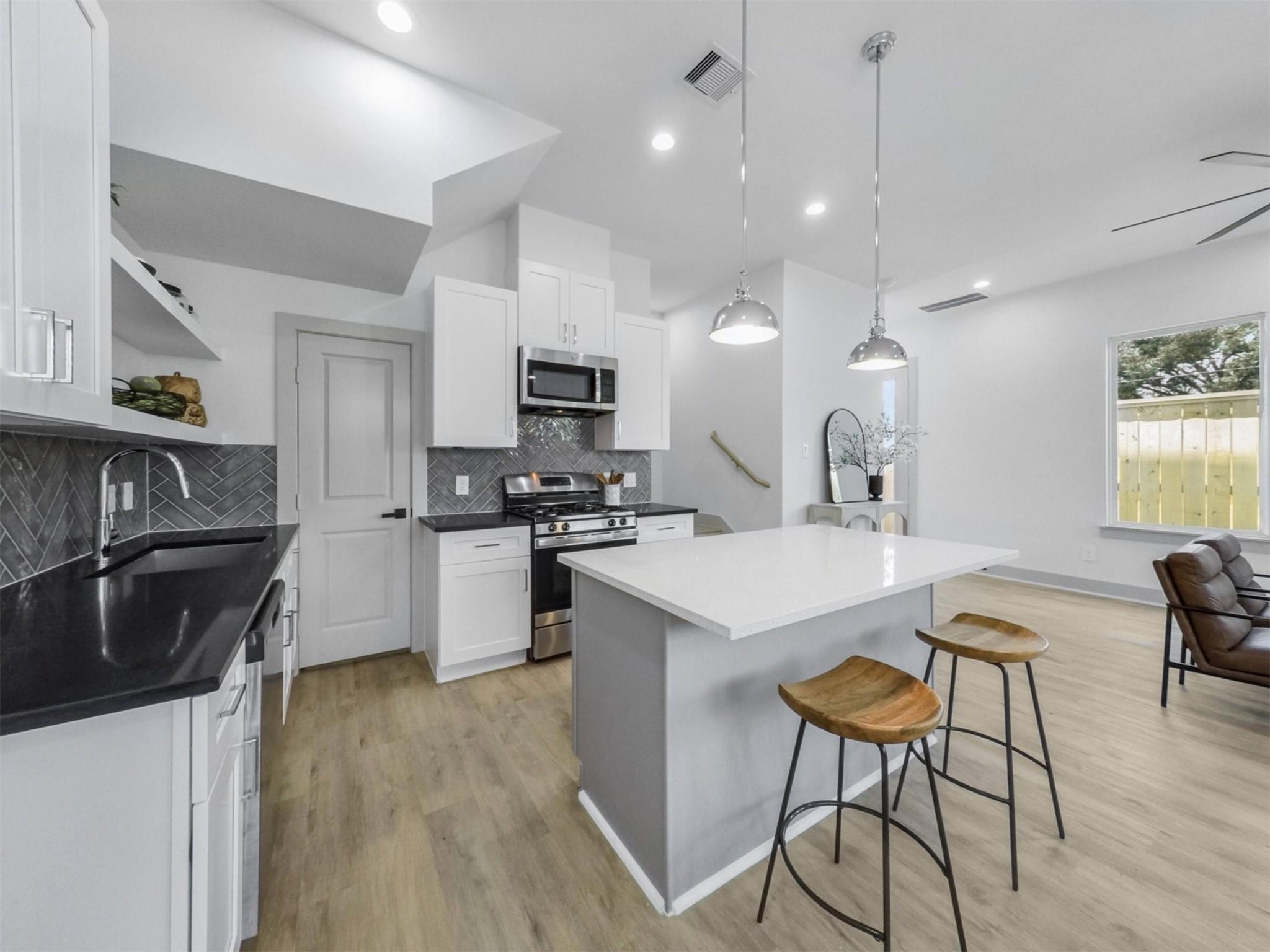 2410 Vaughn Street Unit: E