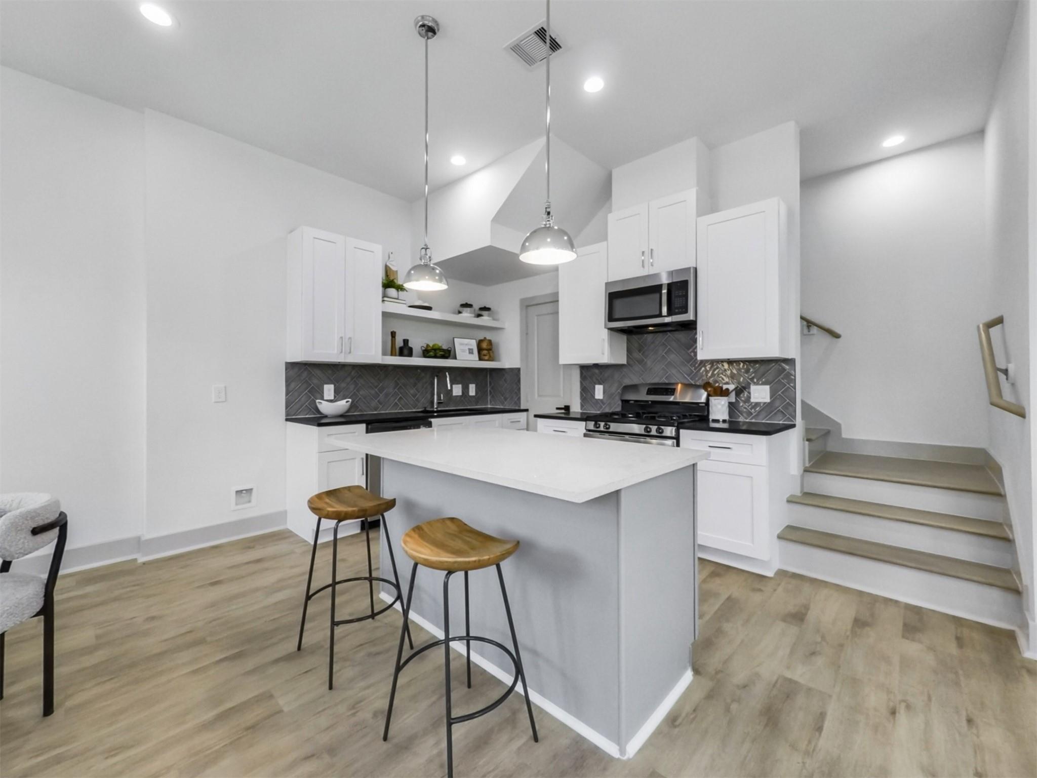 2410 Vaughn Street Unit: E