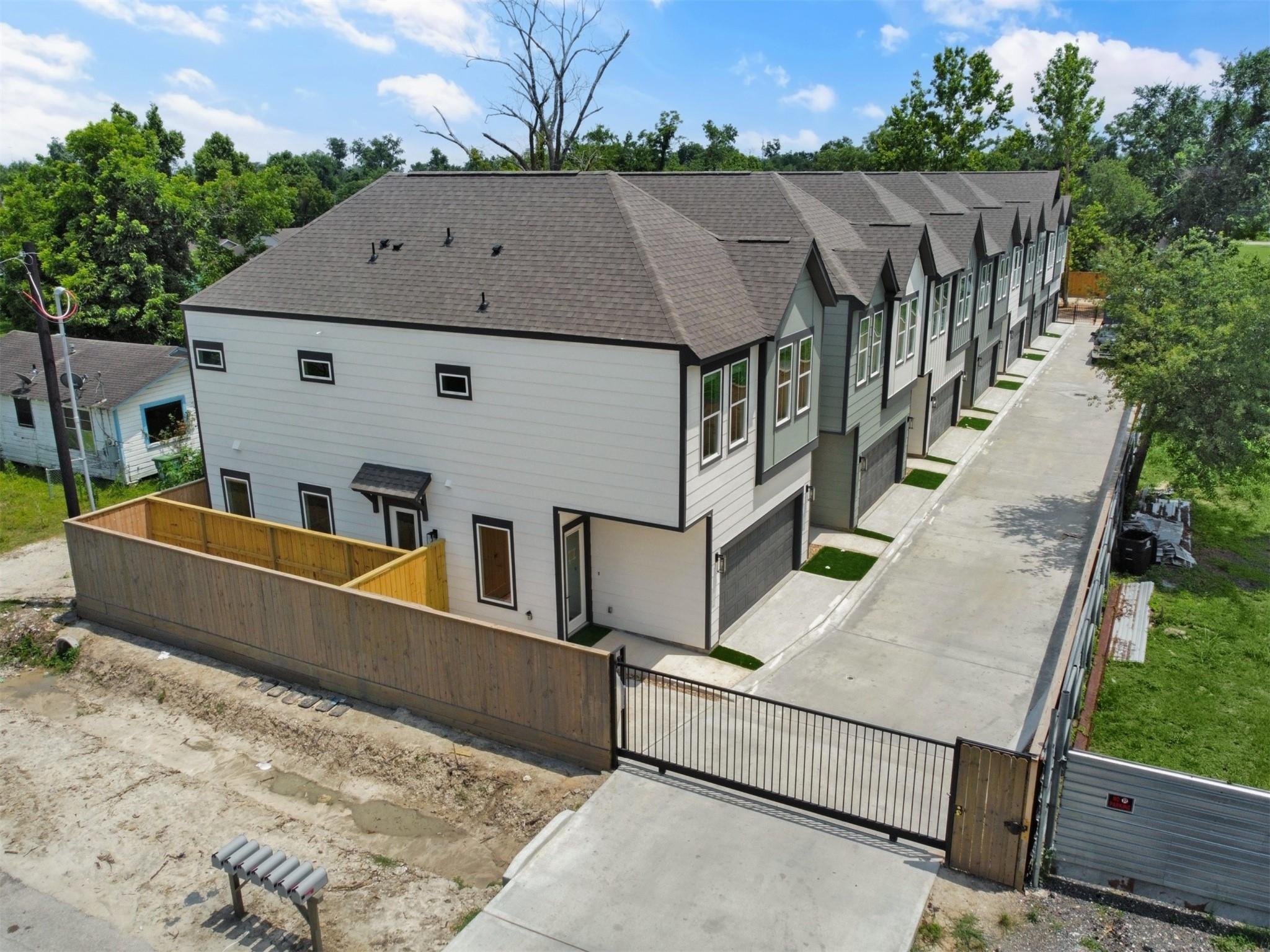 2410 Vaughn Street Unit: E