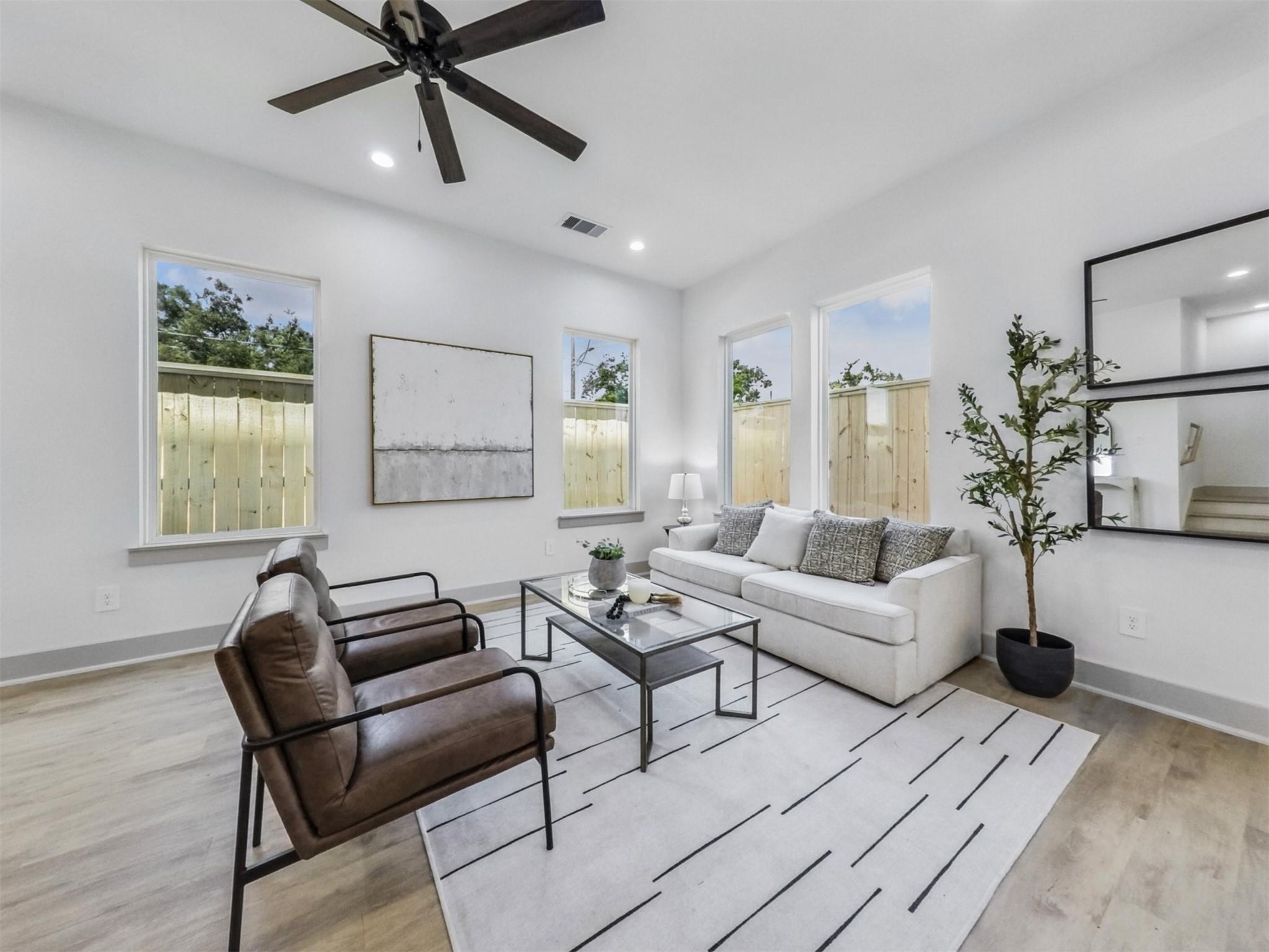 2410 Vaughn Street Unit: E