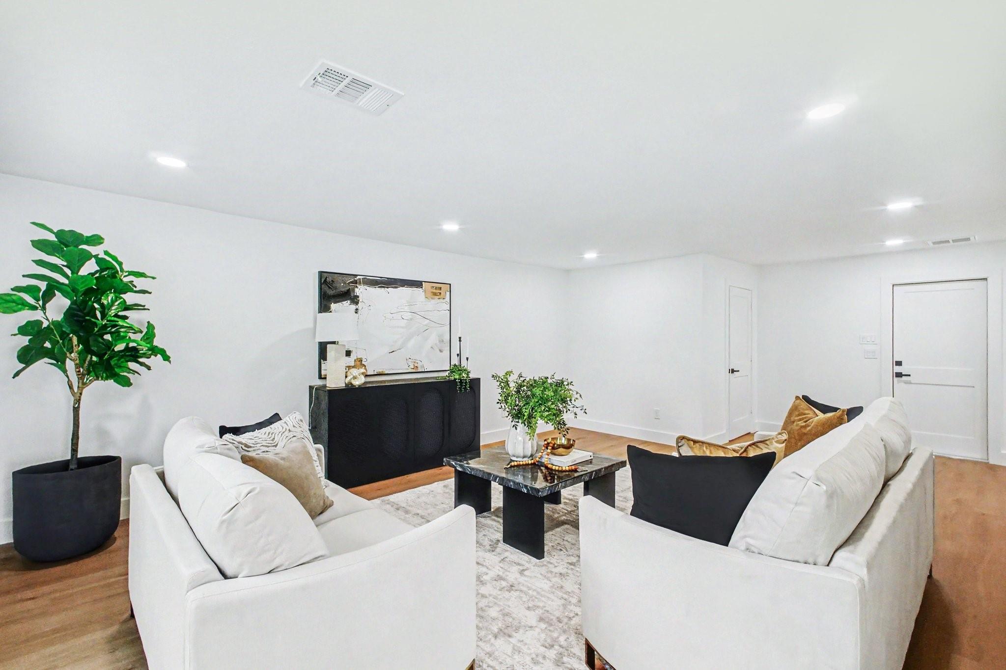 5443 Redstart Street
