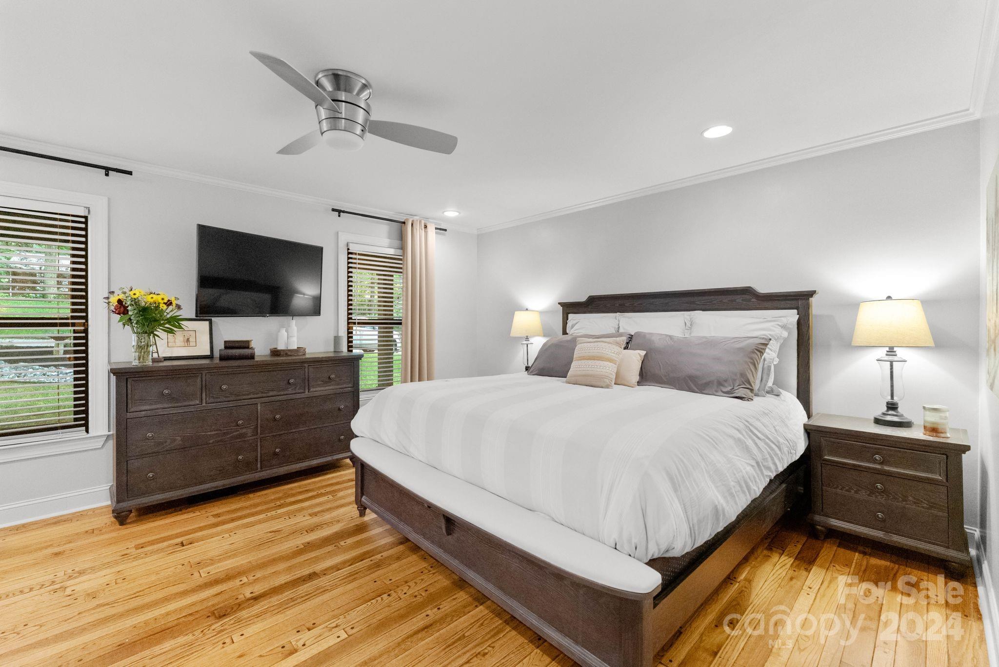 340 N Oakwood Drive