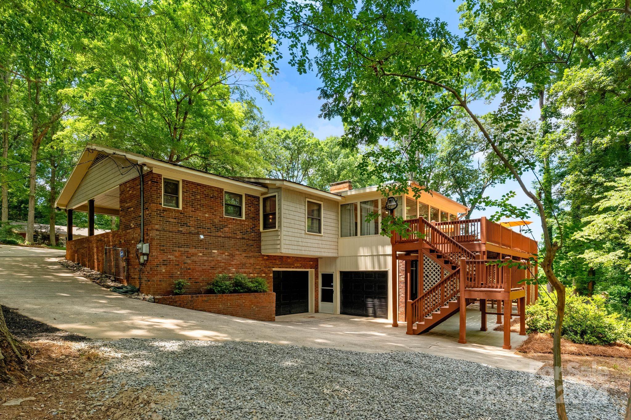 340 N Oakwood Drive