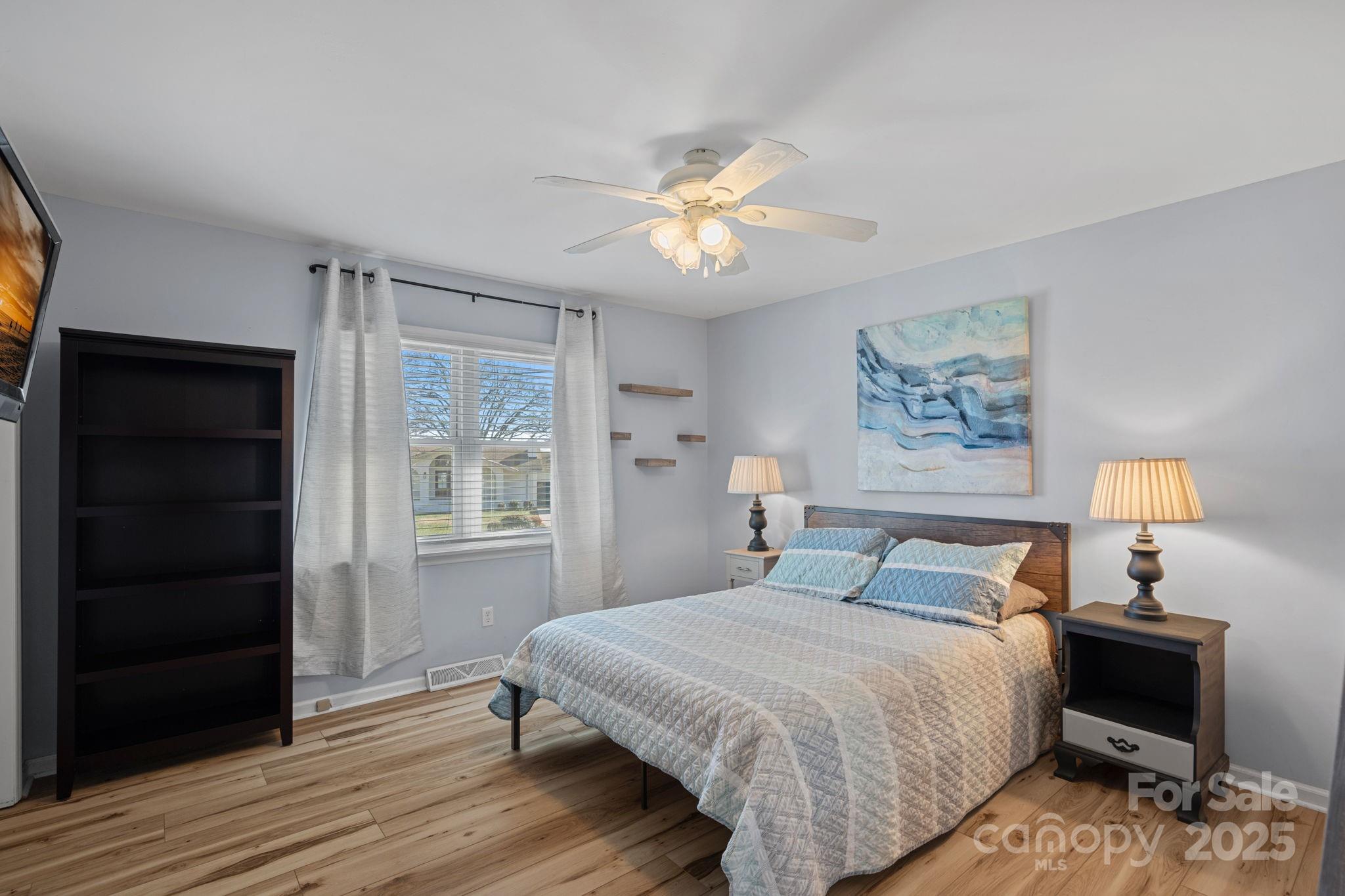 331 Shoreline Loop