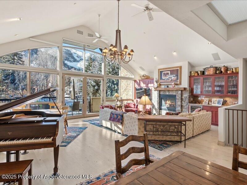 990 E Hopkins Street, 8