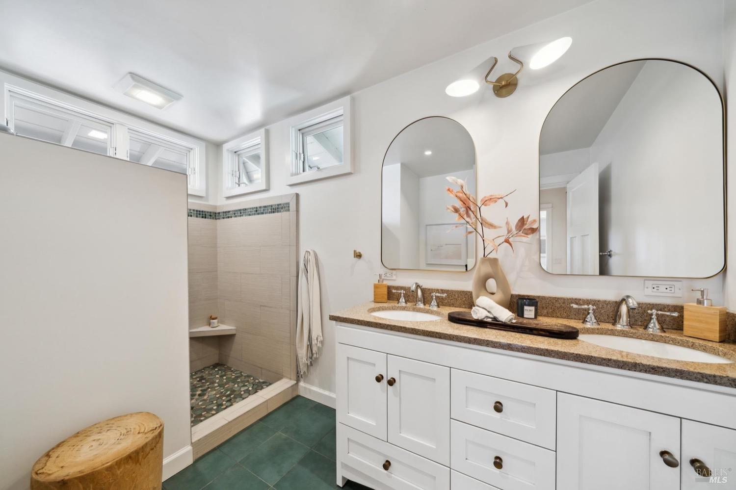 11 Saint Lucia Place