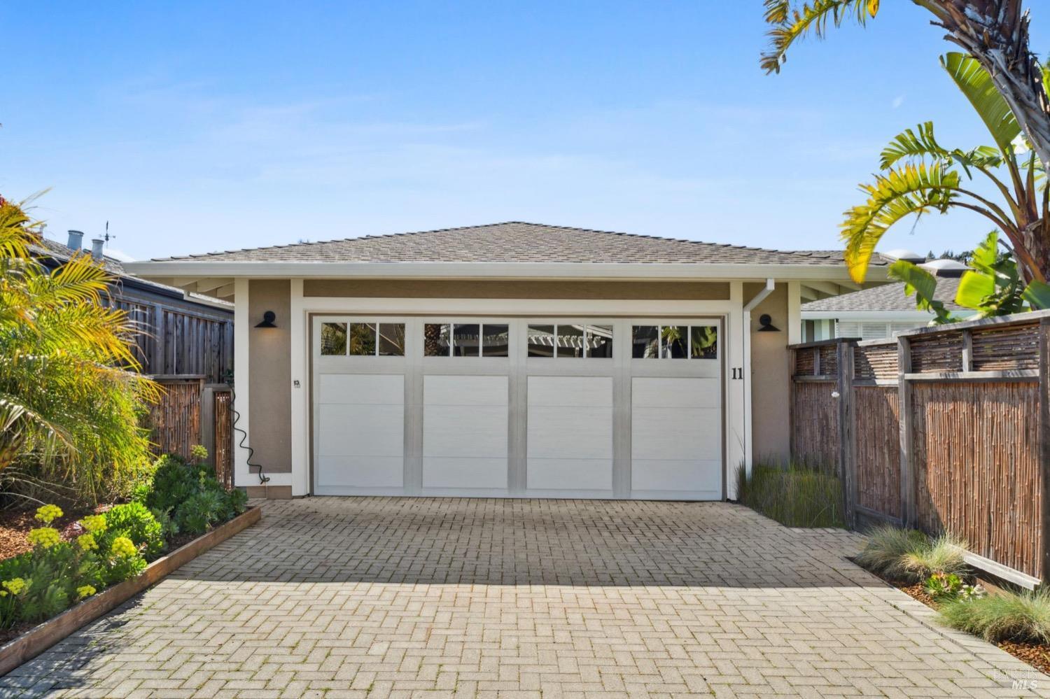 11 Saint Lucia Place