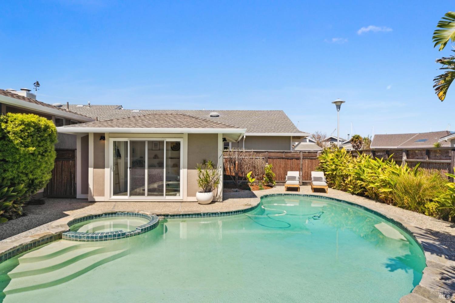 11 Saint Lucia Place