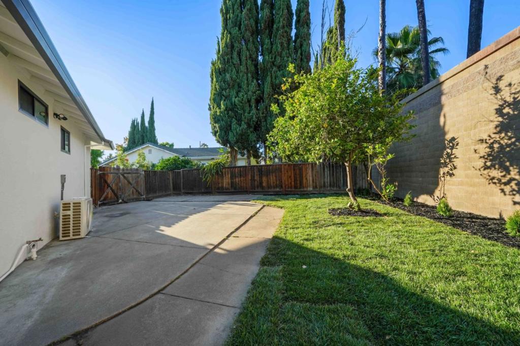 2030 Sierra Wood Drive