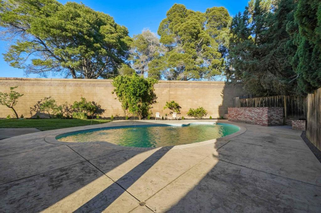 2030 Sierra Wood Drive