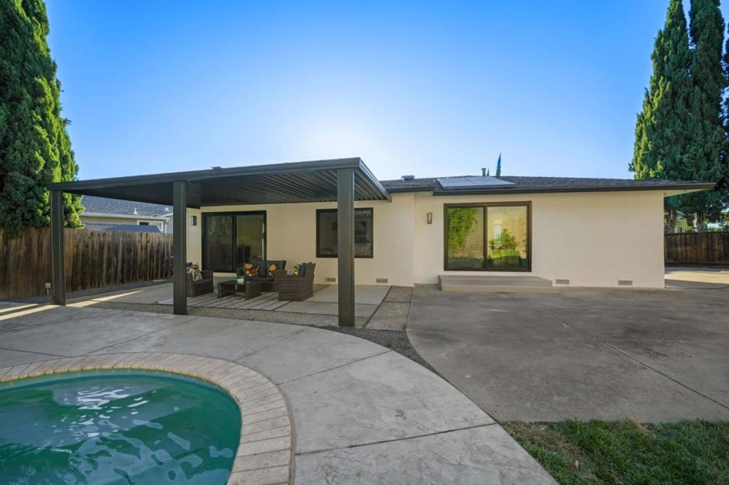 2030 Sierra Wood Drive