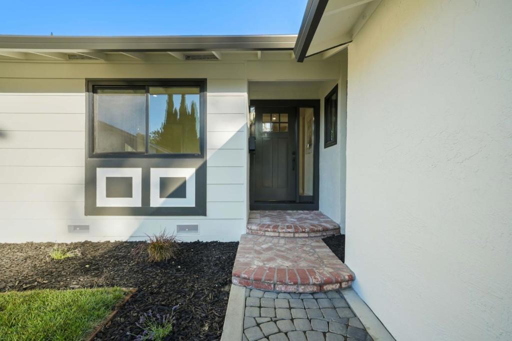 2030 Sierra Wood Drive