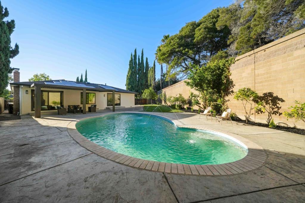 2030 Sierra Wood Drive