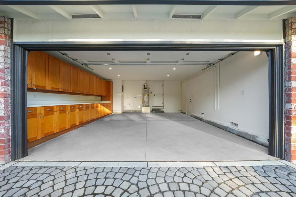 2030 Sierra Wood Drive