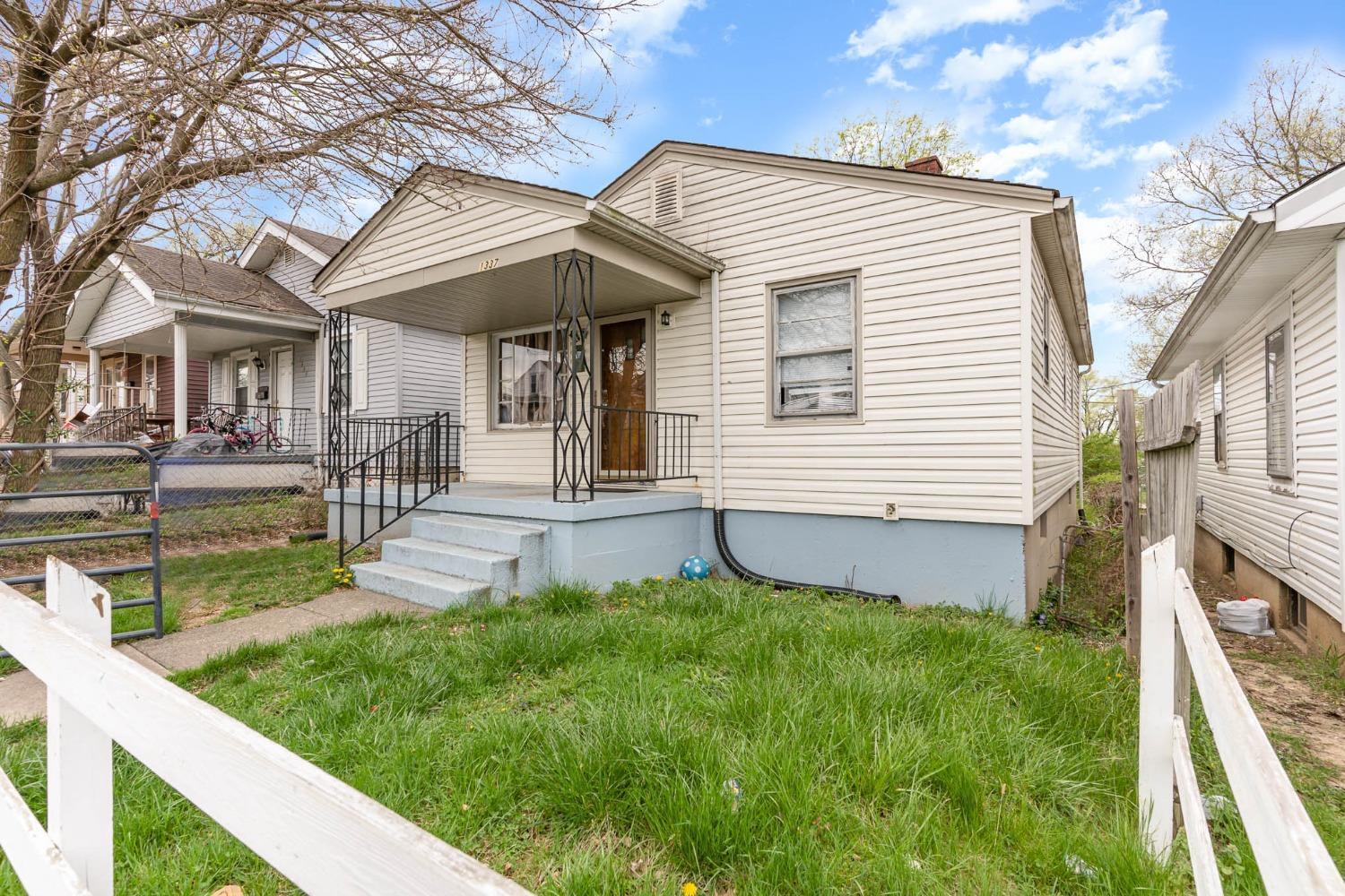 1337 Parkamo Avenue