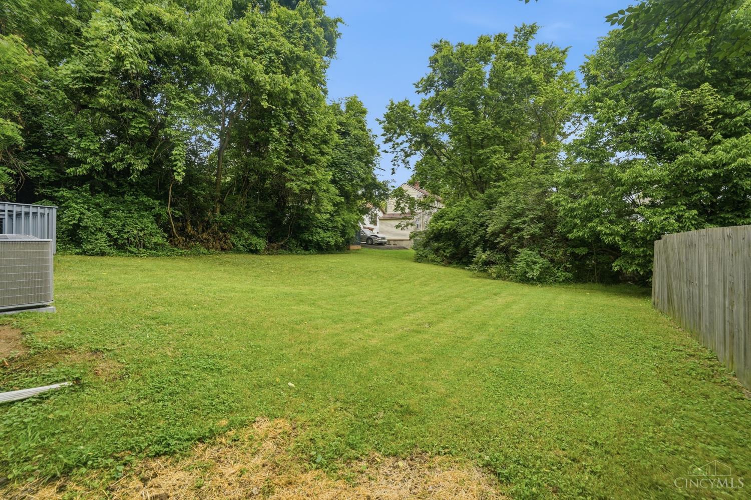 112 W Leslie Avenue
