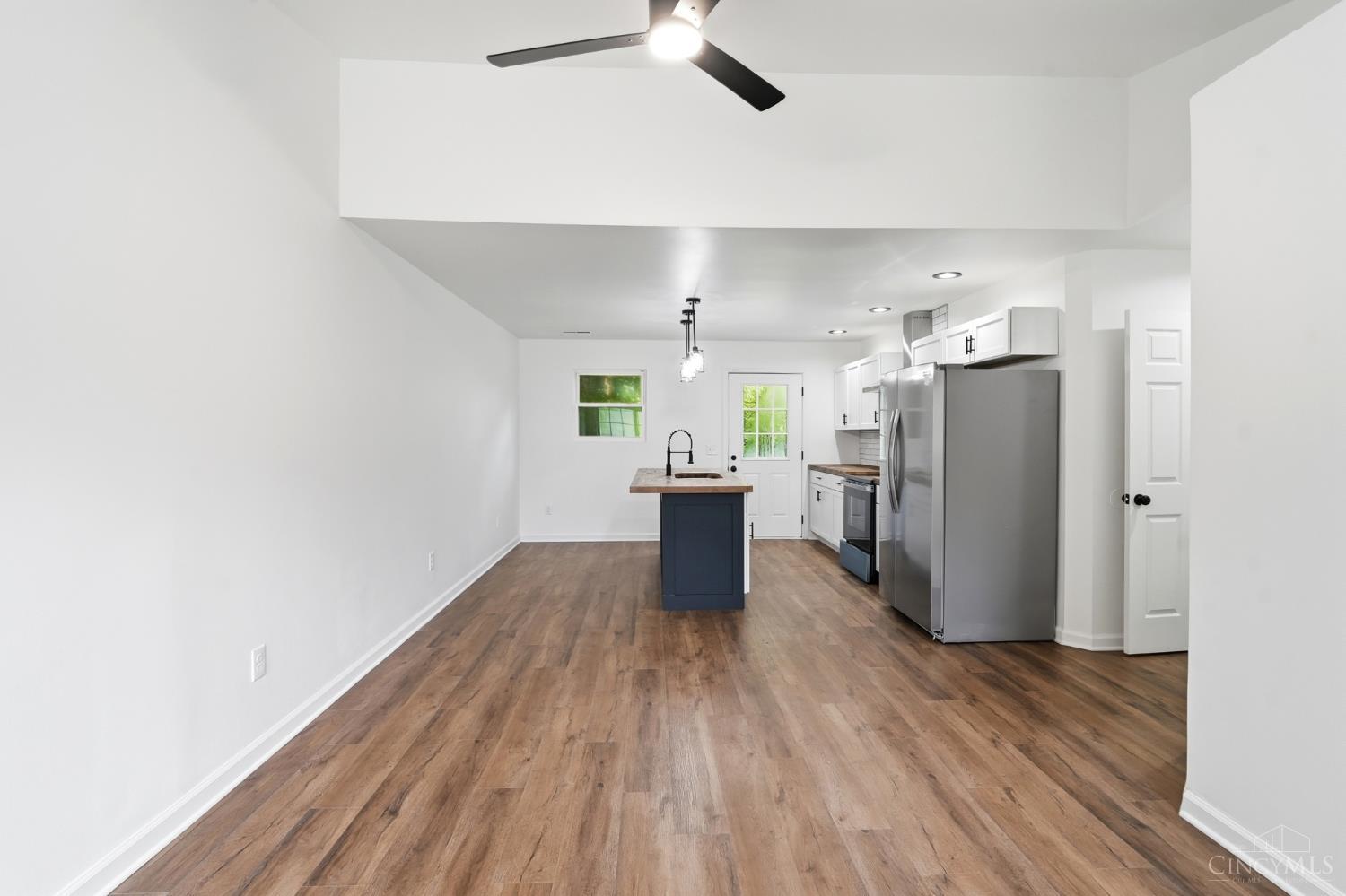 112 W Leslie Avenue