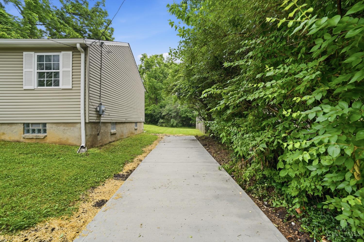 112 W Leslie Avenue
