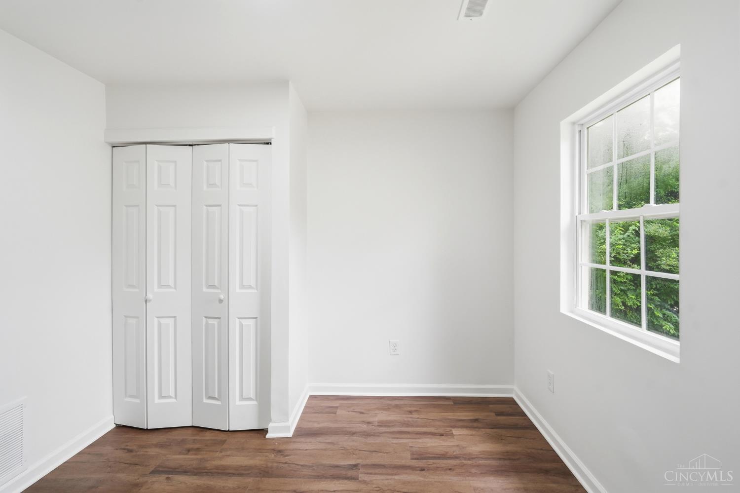 112 W Leslie Avenue