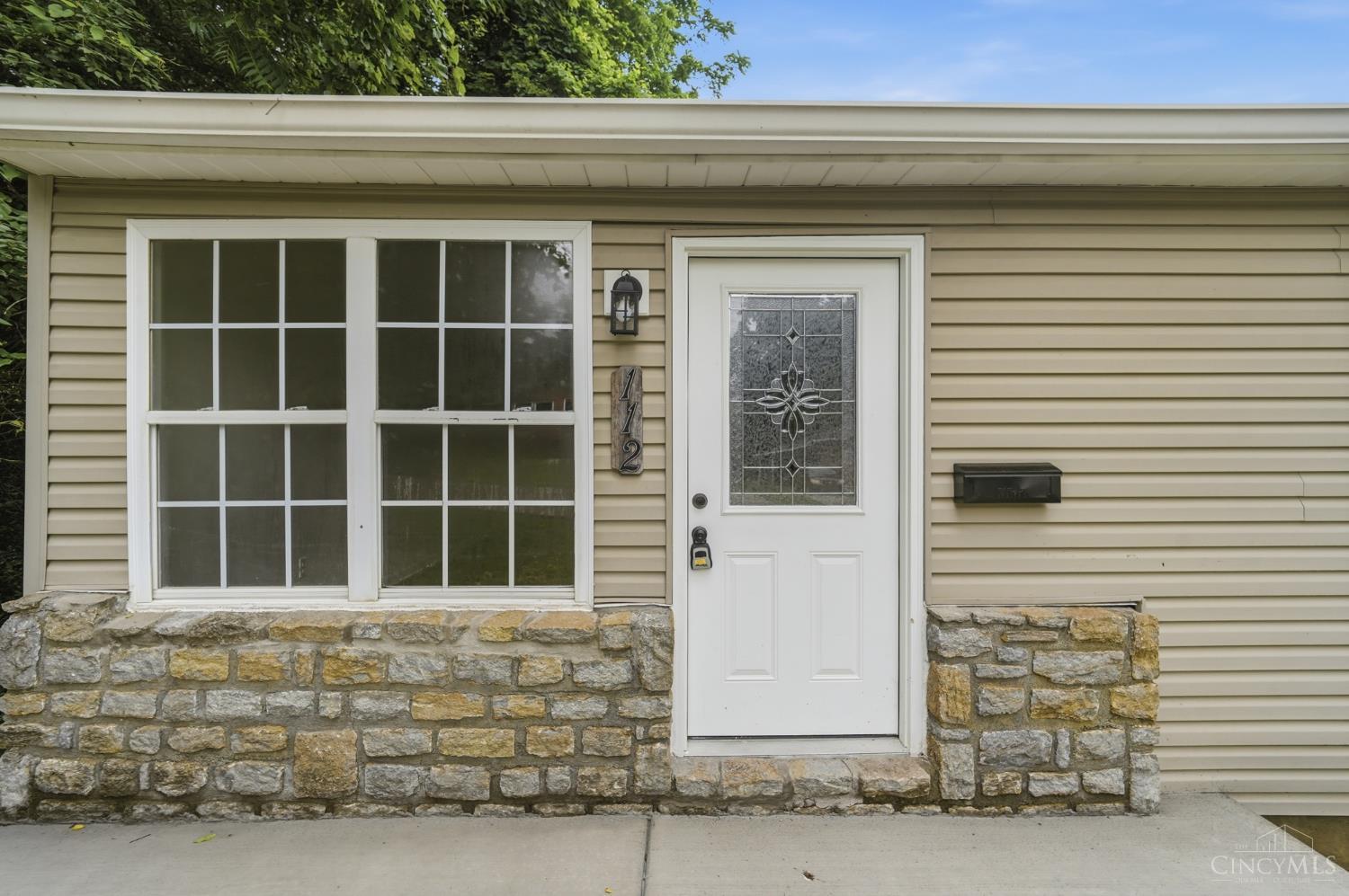 112 W Leslie Avenue