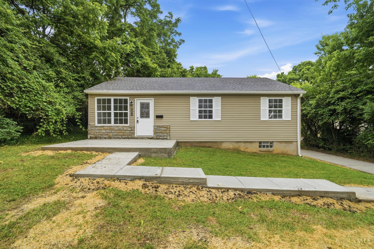 112 W Leslie Avenue