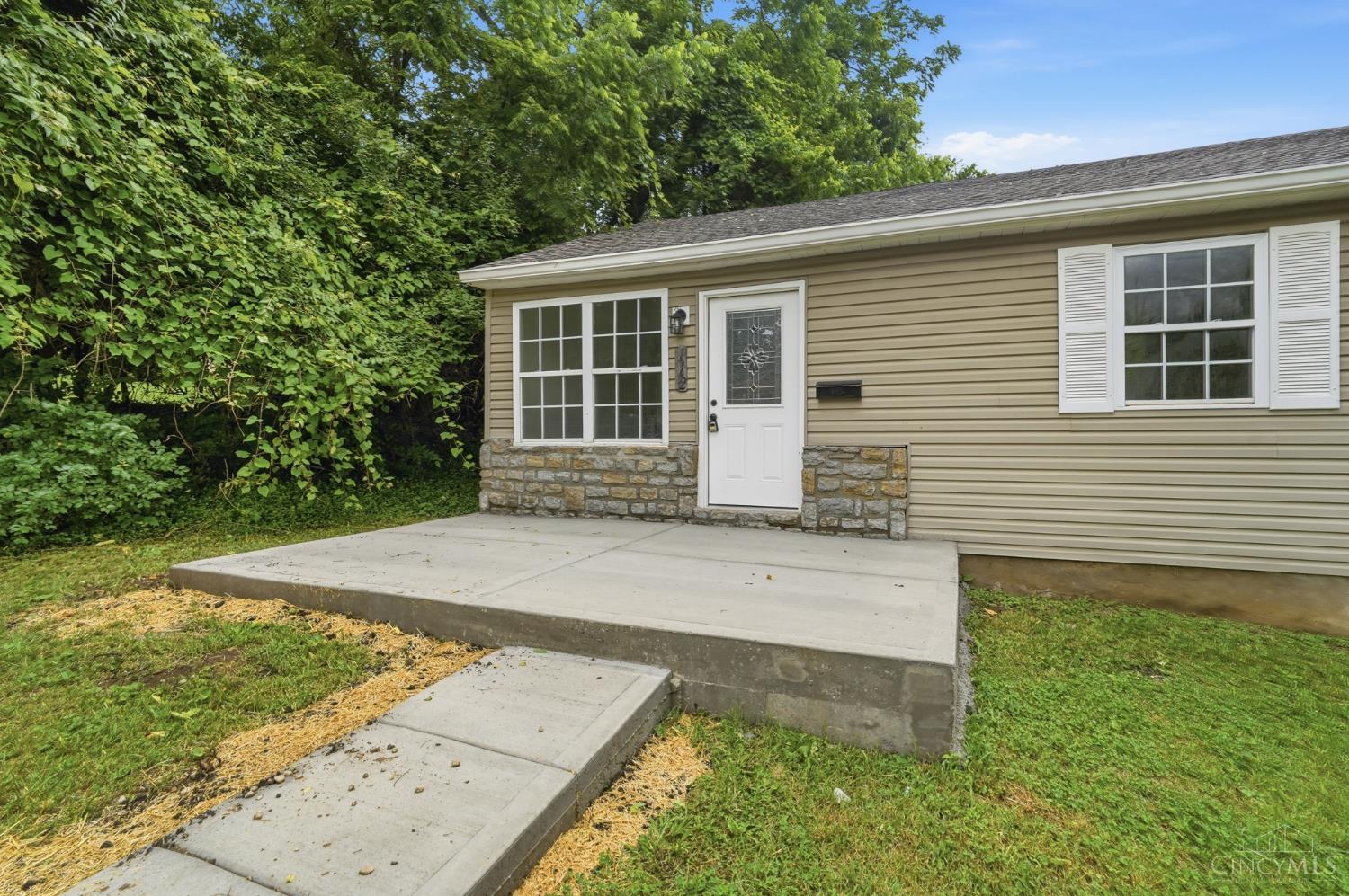 112 W Leslie Avenue