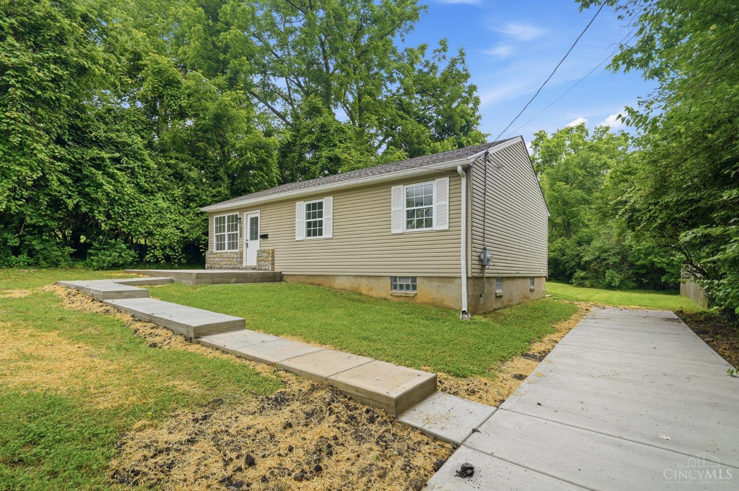 112 W Leslie Avenue
