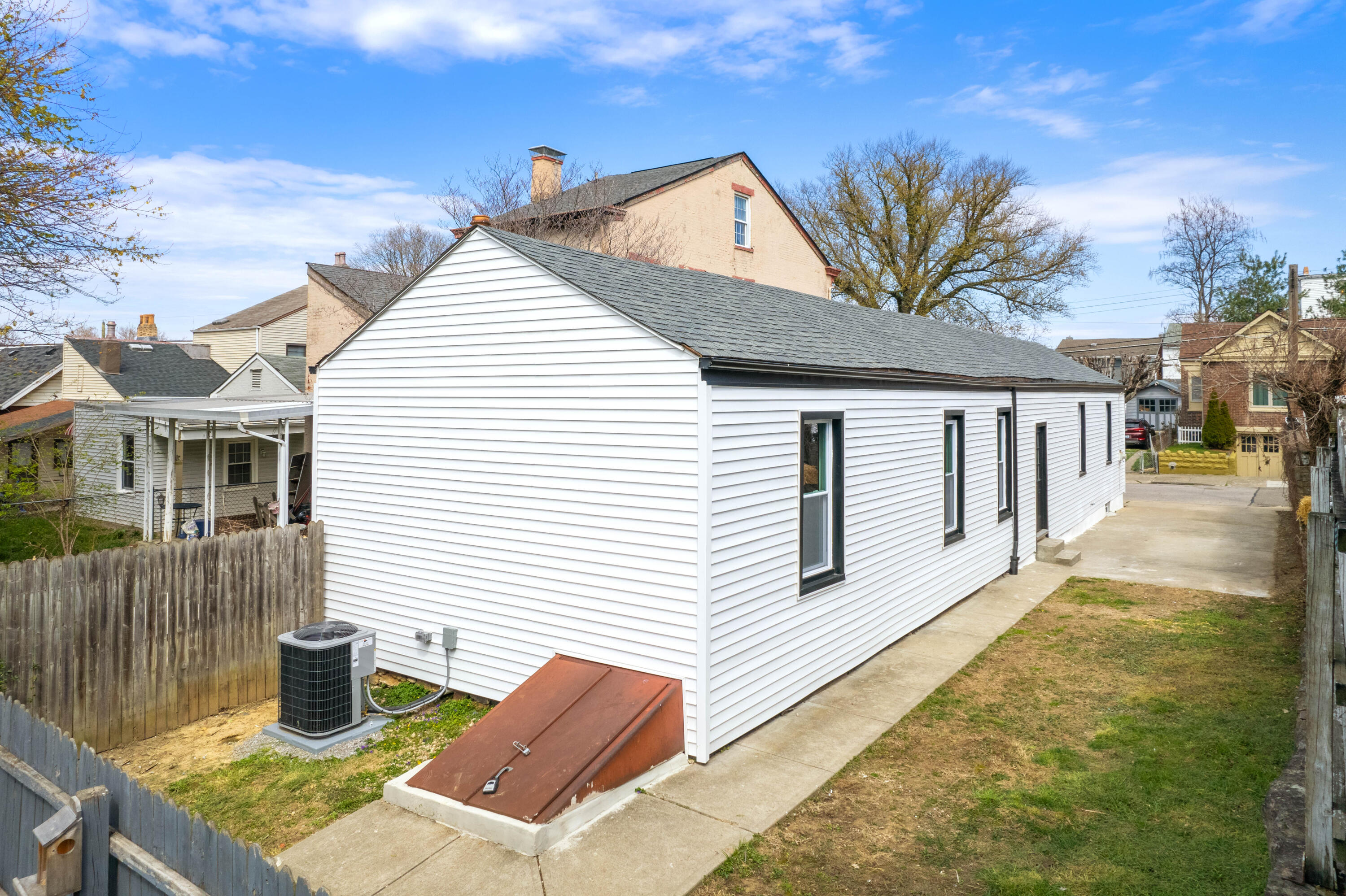 1038 Putnam Street