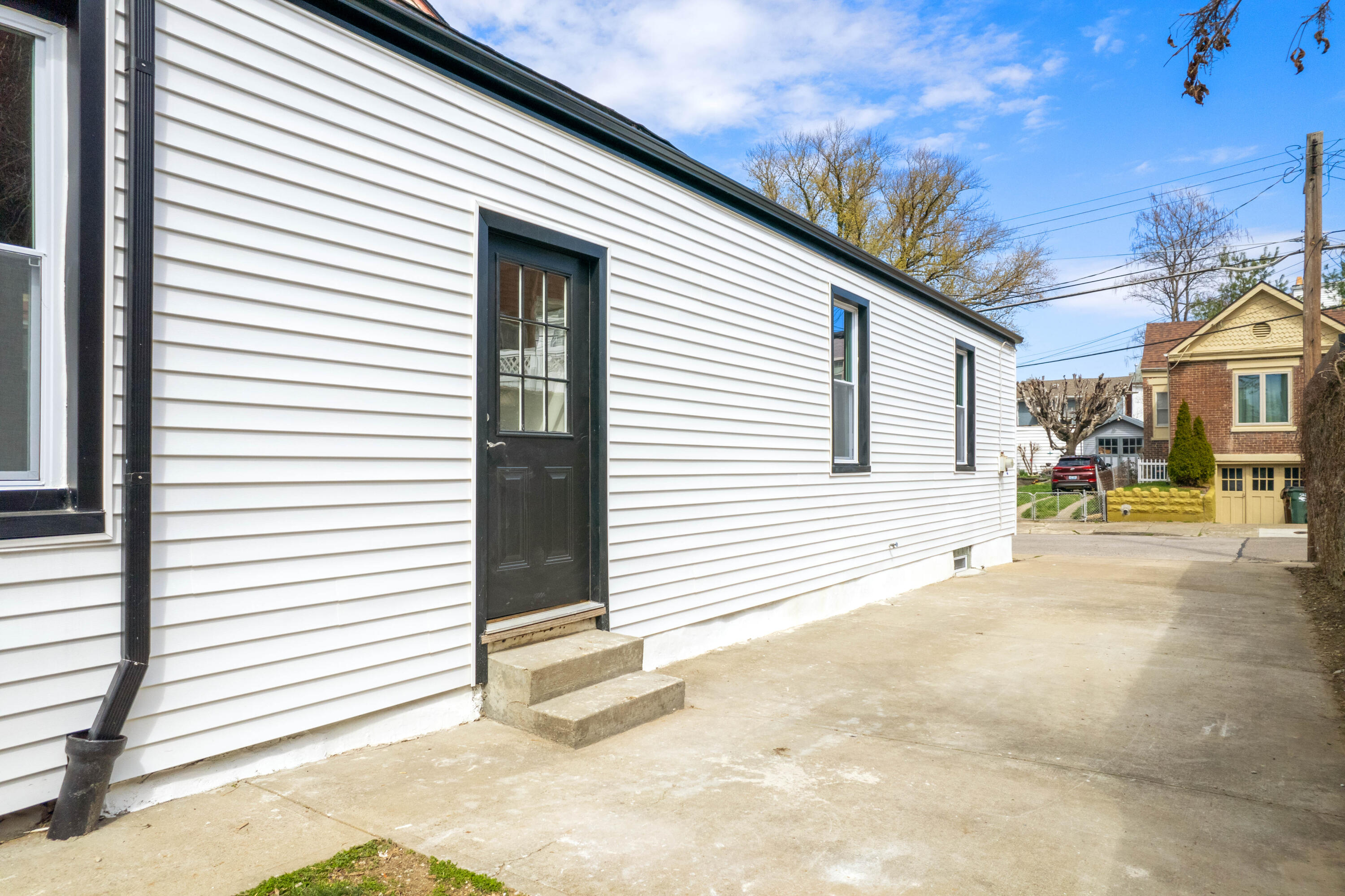 1038 Putnam Street
