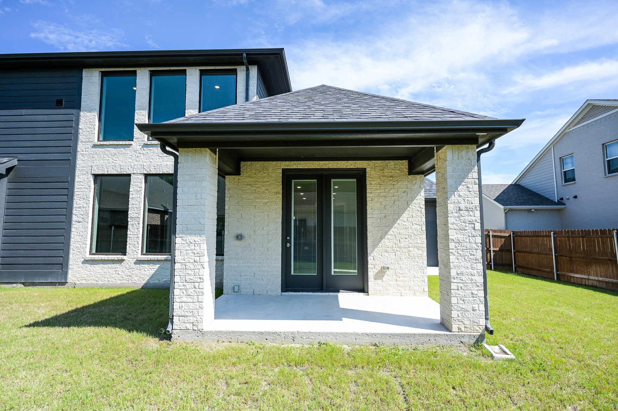 209 E Furlong