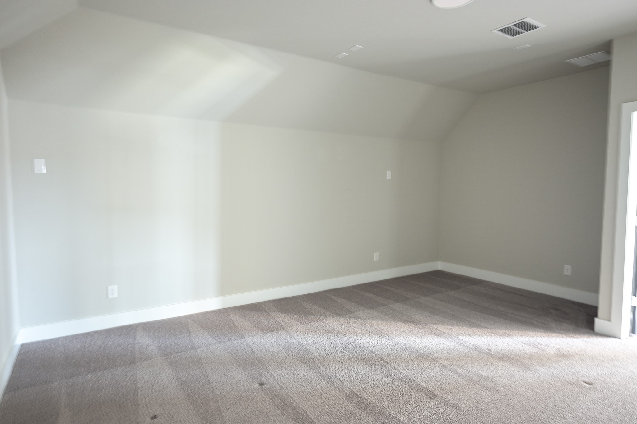 209 E Furlong