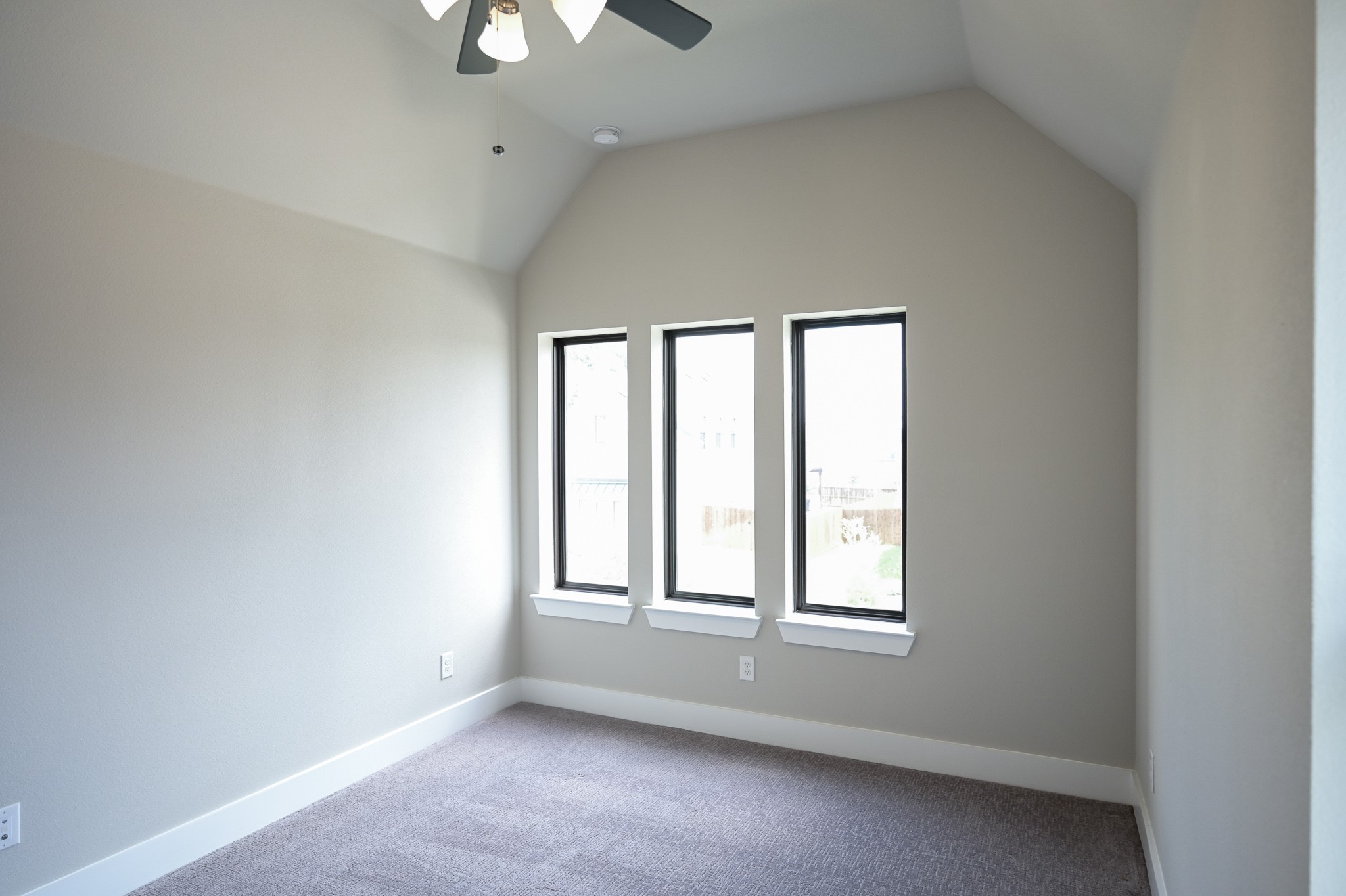 209 E Furlong