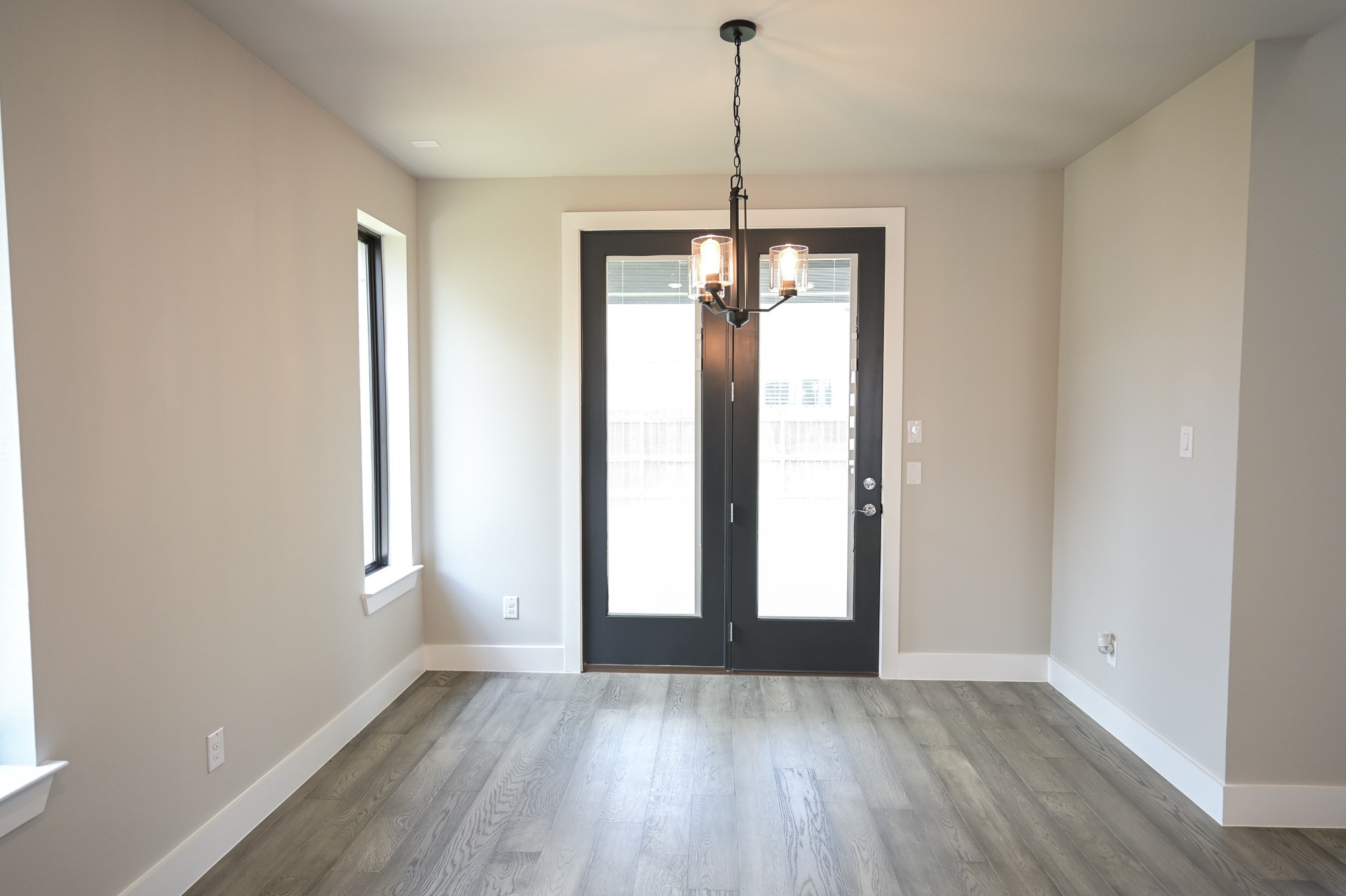 209 E Furlong