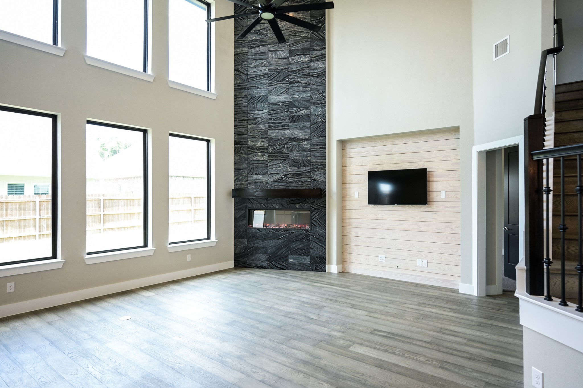 209 E Furlong