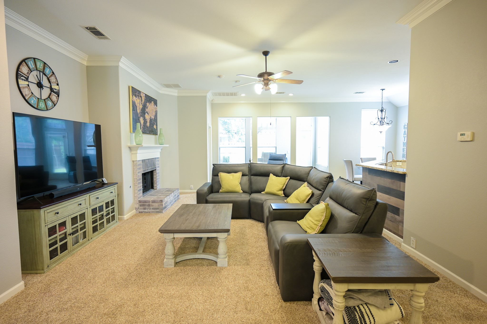 2808 S Serrano