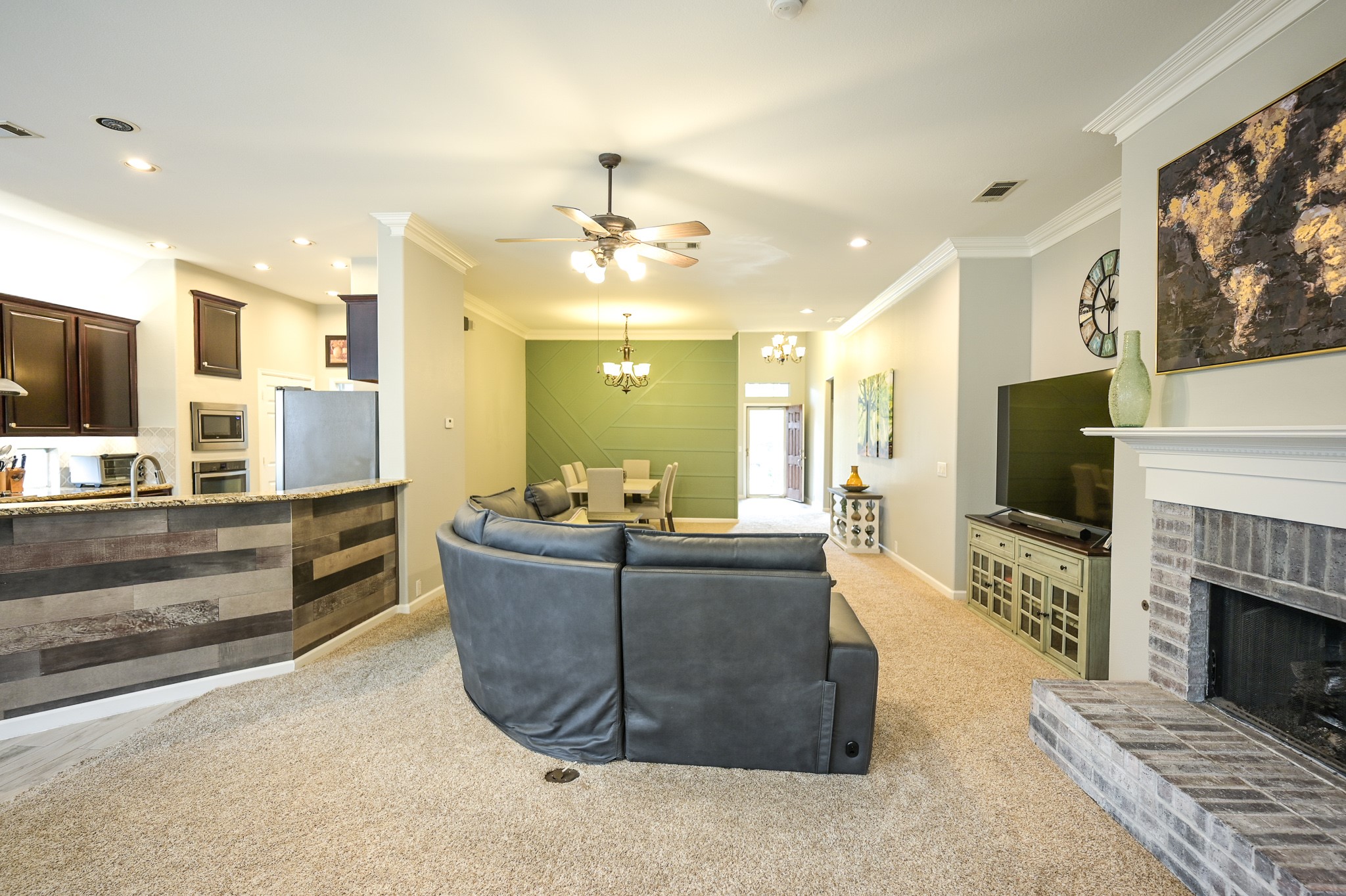 2808 S Serrano
