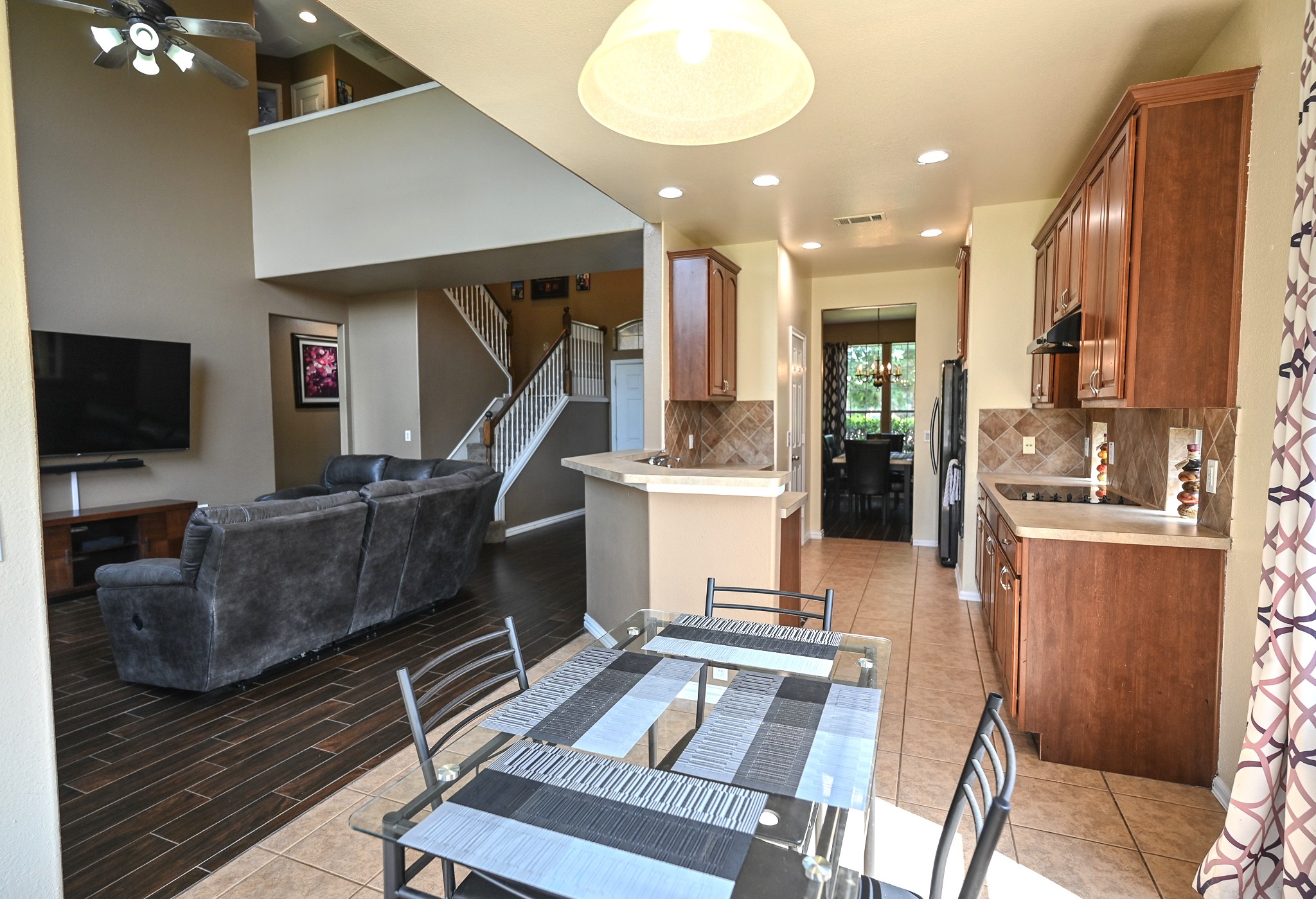 2811 S Serrano