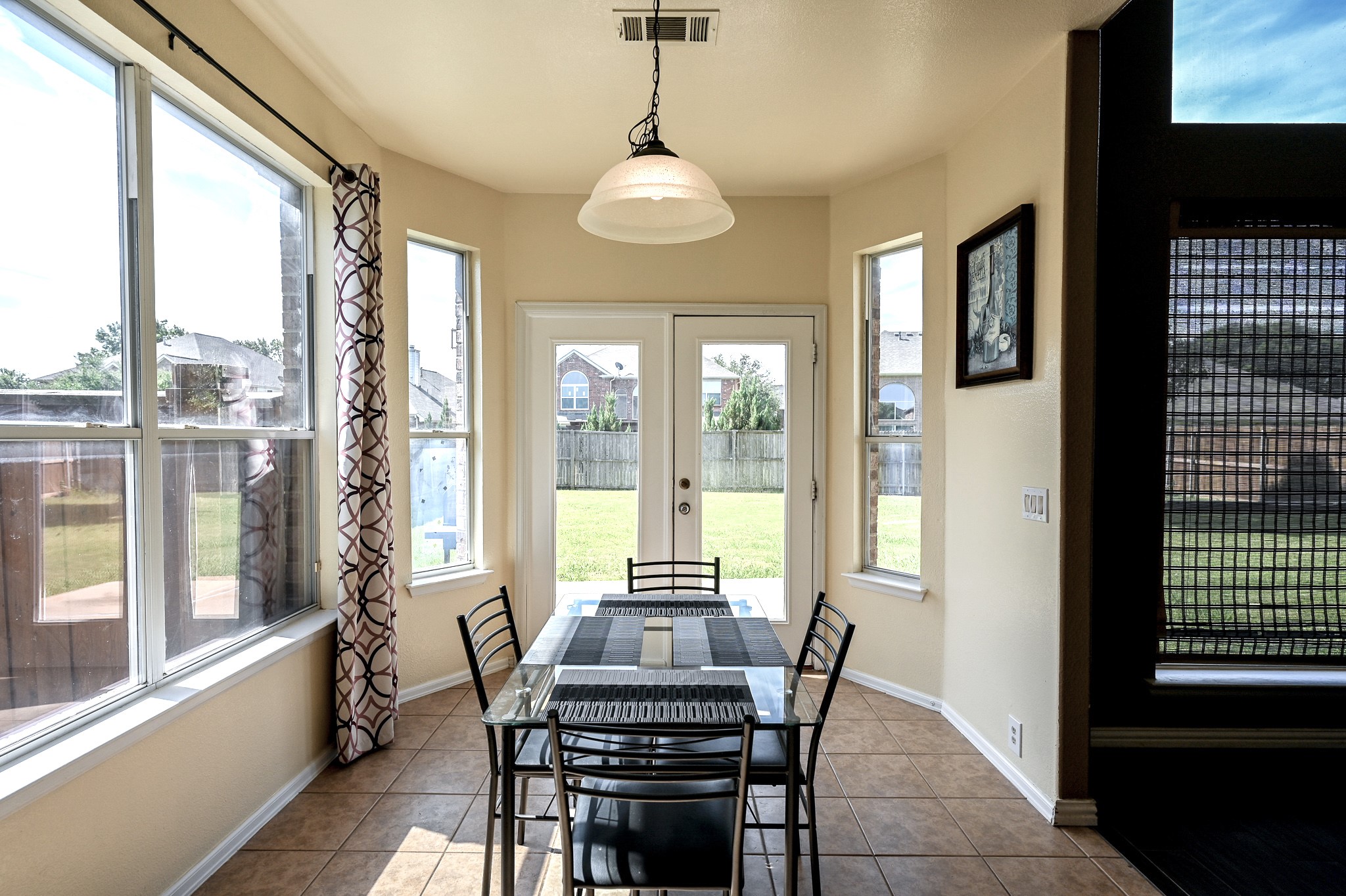 2811 S Serrano