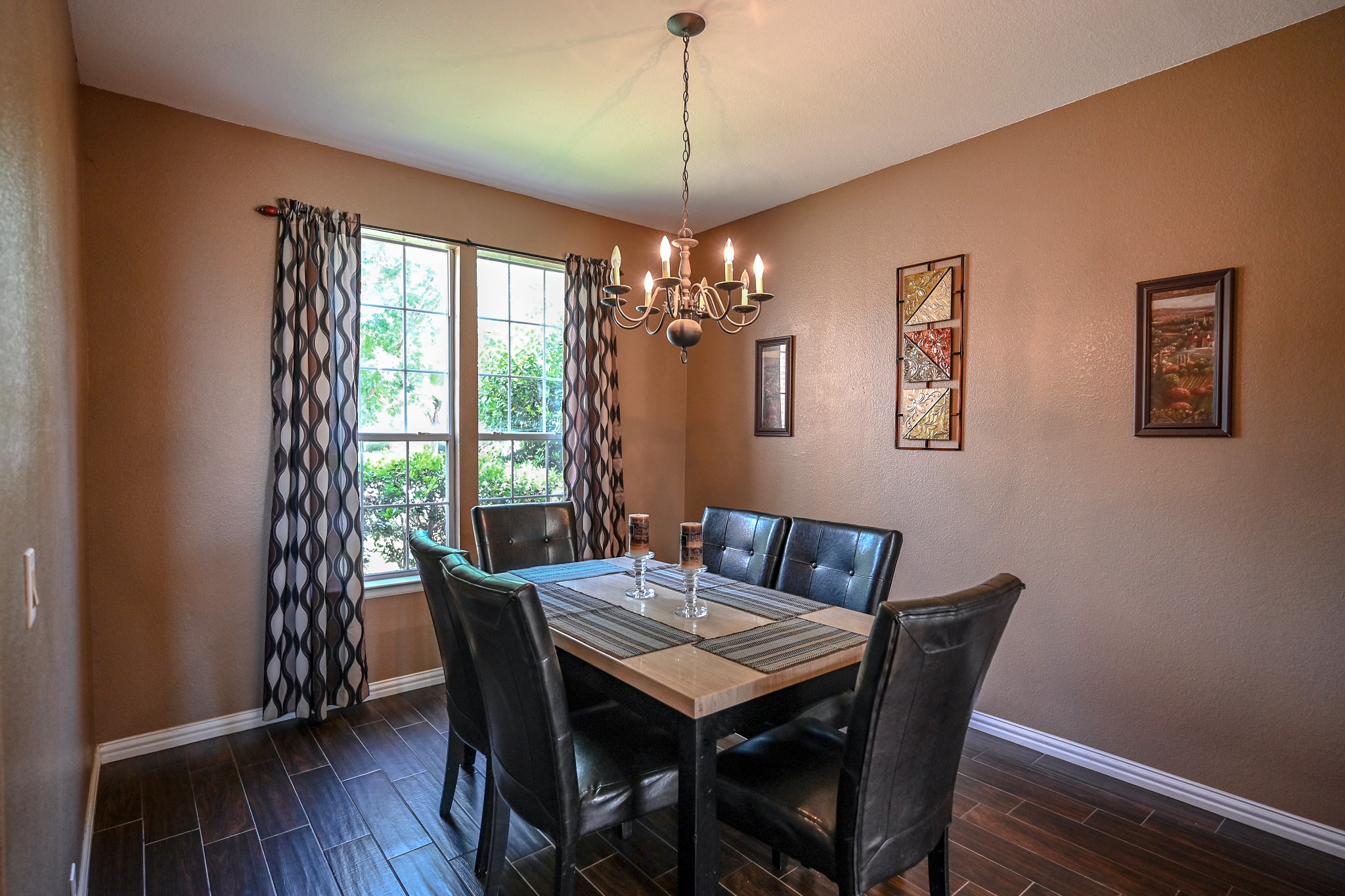 2811 S Serrano