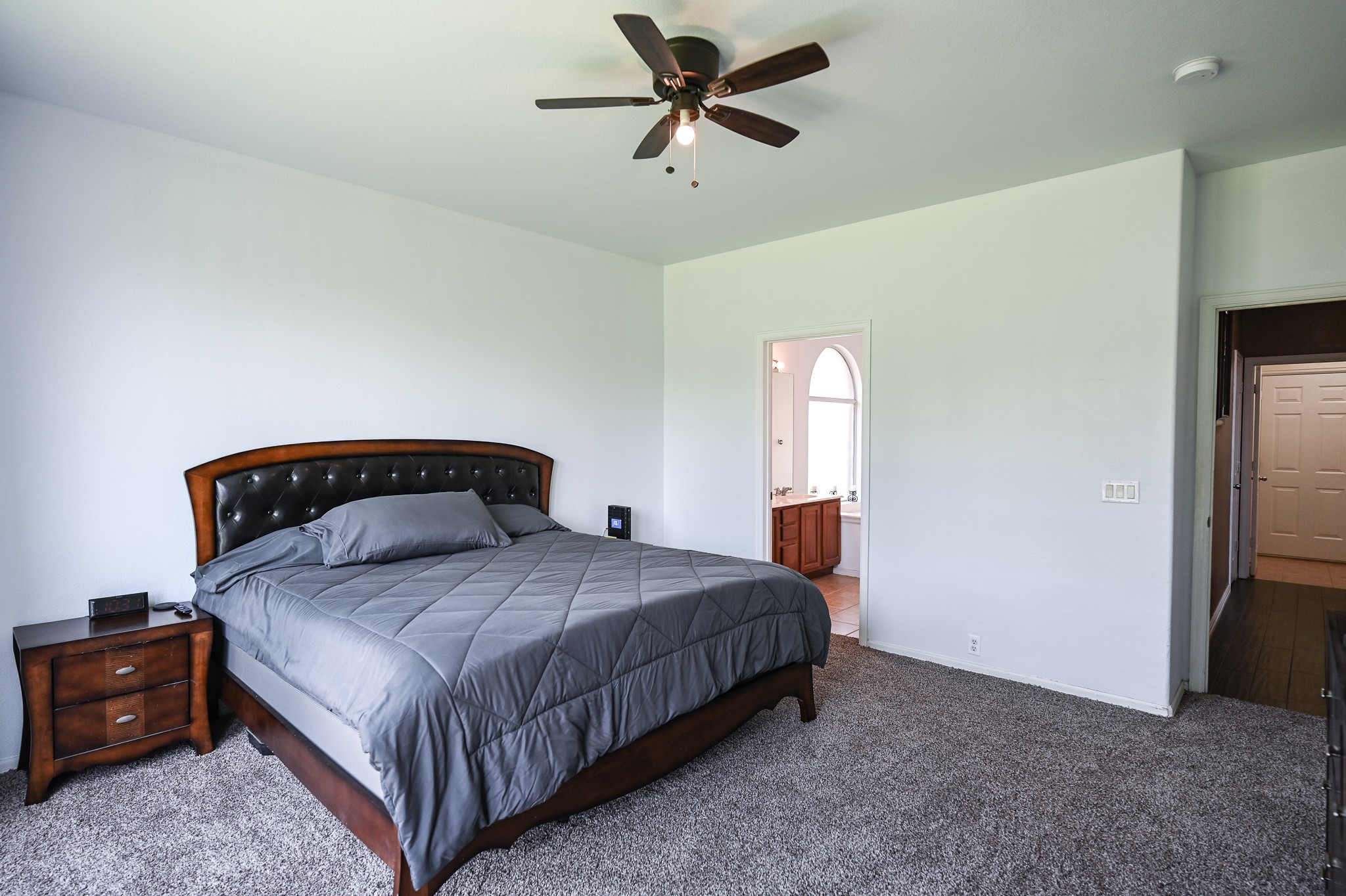 2811 S Serrano
