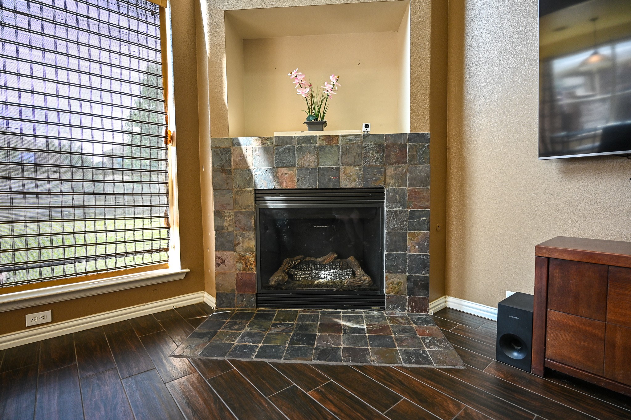 2811 S Serrano
