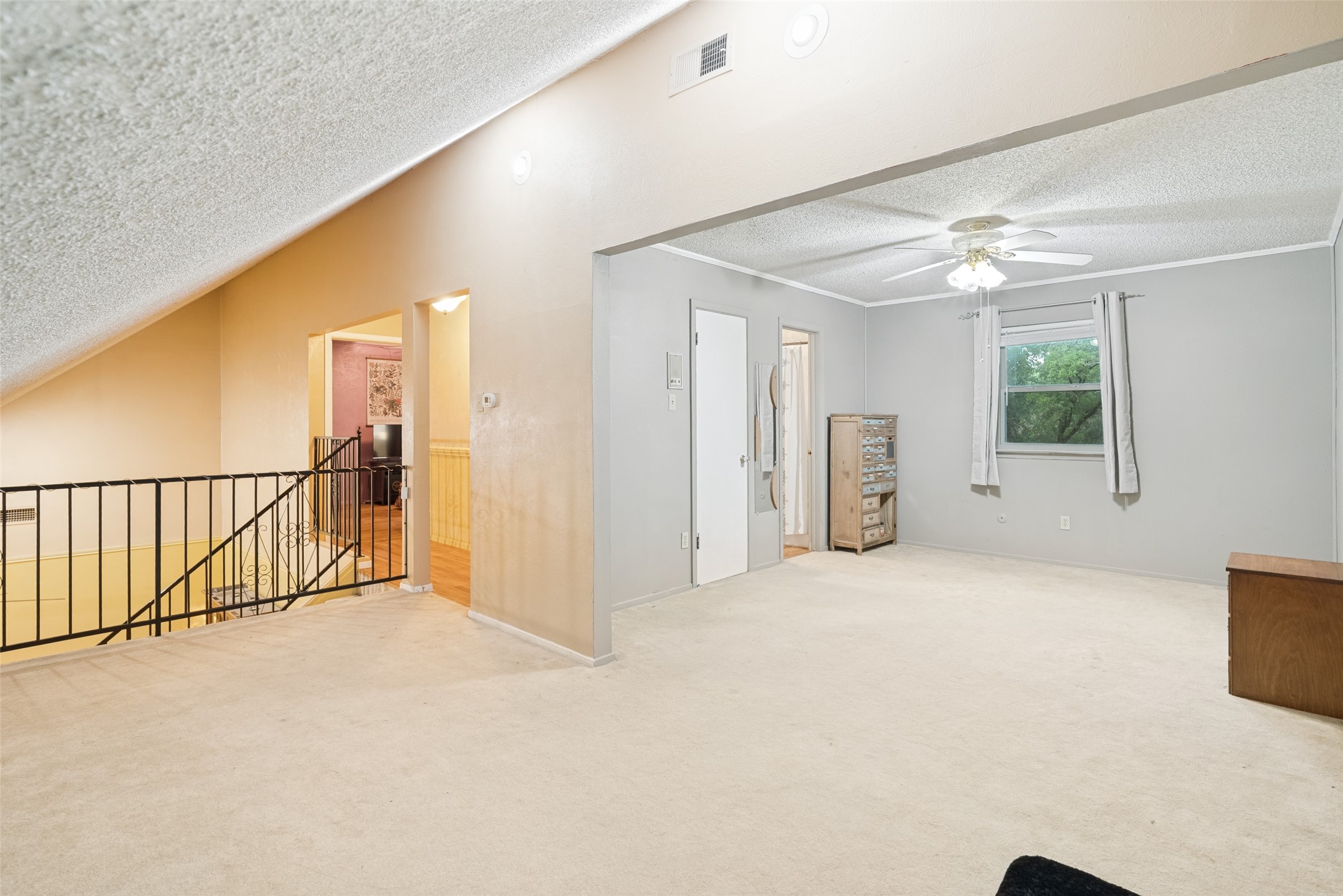 2009 Thousand Oaks Drive