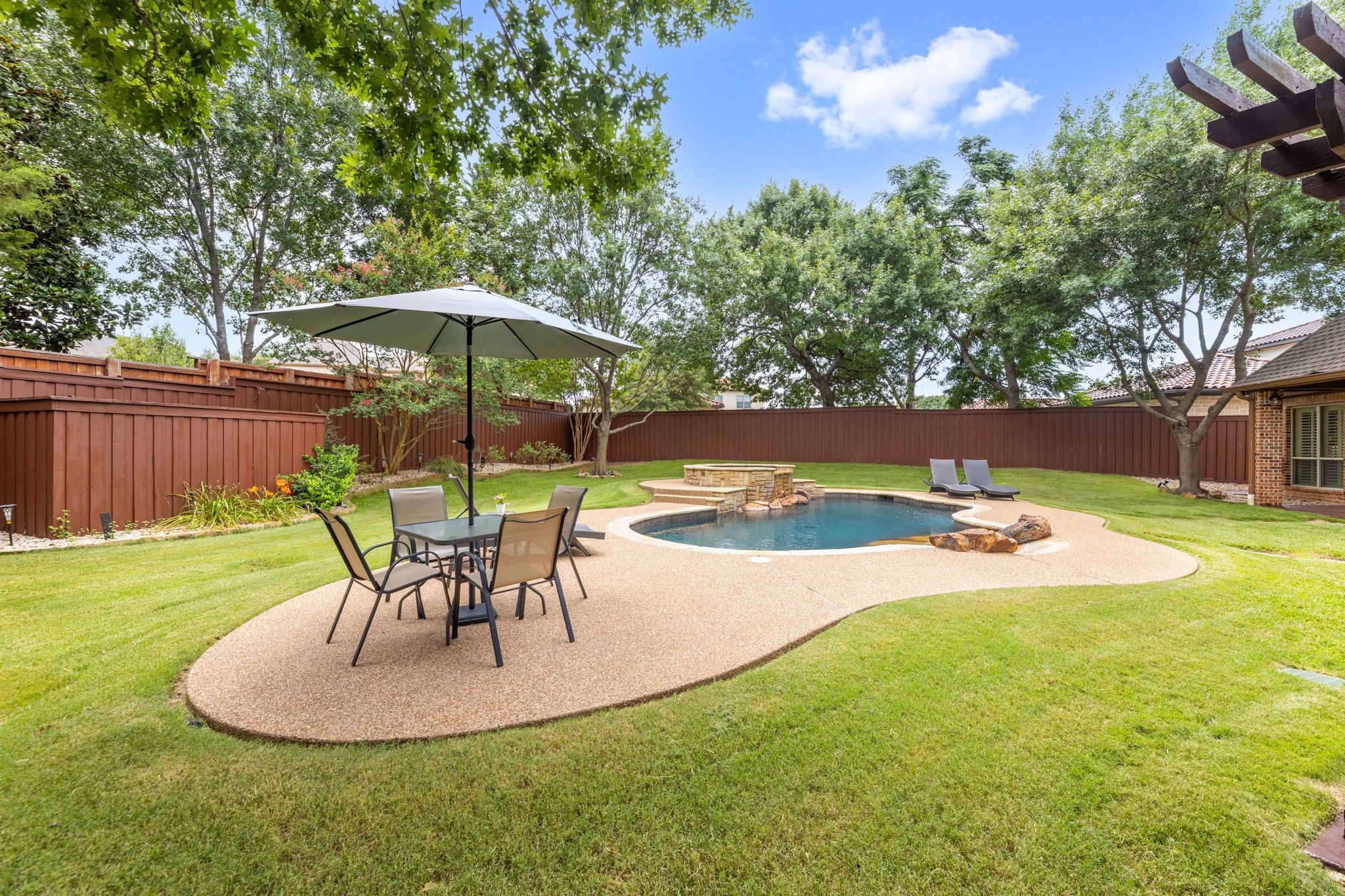 910 Belclaire Circle
